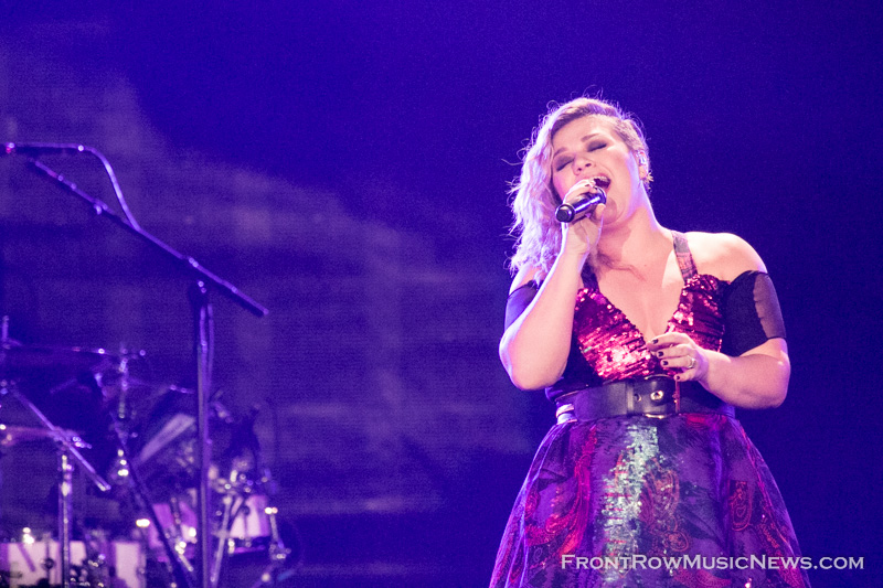 Kelly-Clarkson_120_John-Kosiewicz.jpg