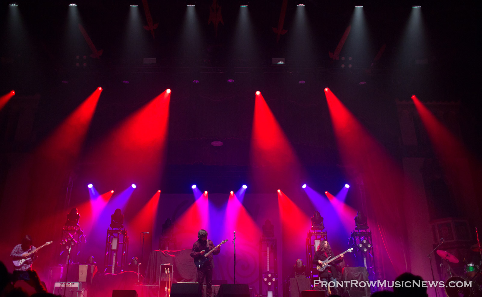 Chon_12.7.17_Aragon Theater_Megan Sontag-7