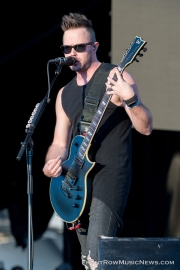2018WTR2-Breaking-Benjamin-2134