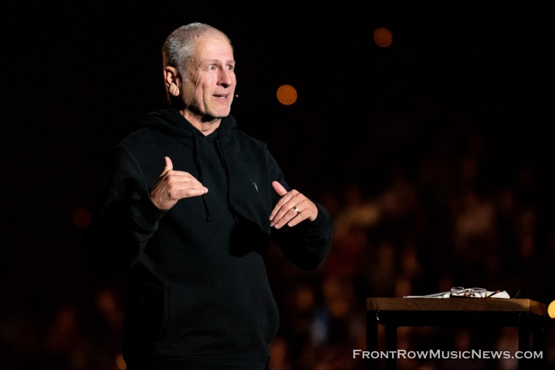 2020-Winter-Jam_Louie-Giglio-7853