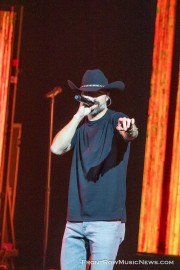 Walker-Hayes-750-20230413_FrontRowMusicNews