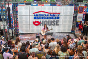 20250620-Gigi-Perez-AmFam-017_FrontRowMusicNews