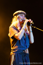 20250626-Claire-Rosinkranz-068_FrontRowMusicNews