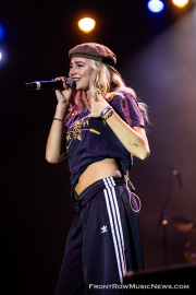 20250626-Claire-Rosinkranz-271_FrontRowMusicNews