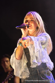 20260527-Claire-Rosinkranz-0051_FrontRowMusicNews