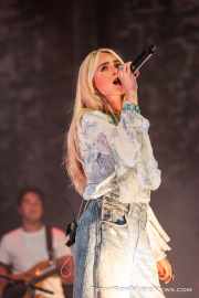 20260527-Claire-Rosinkranz-0185_FrontRowMusicNews